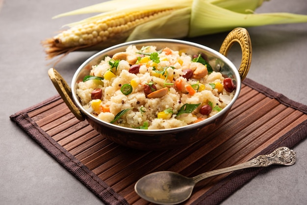 Sweet Corn Upma makai rava uppittu gemaakt met of zonder griesmeel gezond Indiaas ontbijt