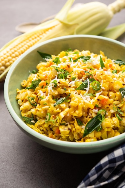 Sweet Corn Upma makai rava uppittu gemaakt met of zonder griesmeel gezond Indiaas ontbijt