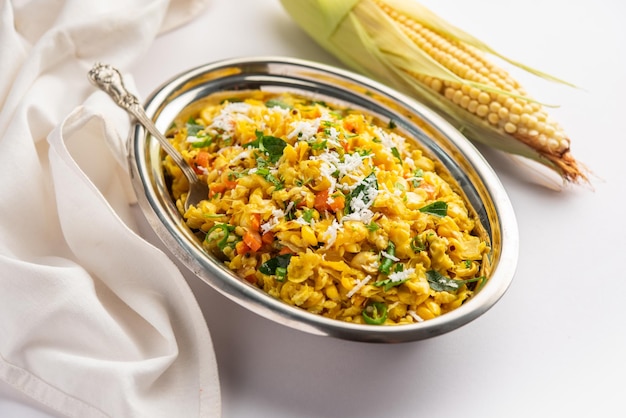 Sweet Corn Upma makai rava uppittu gemaakt met of zonder griesmeel gezond Indiaas ontbijt