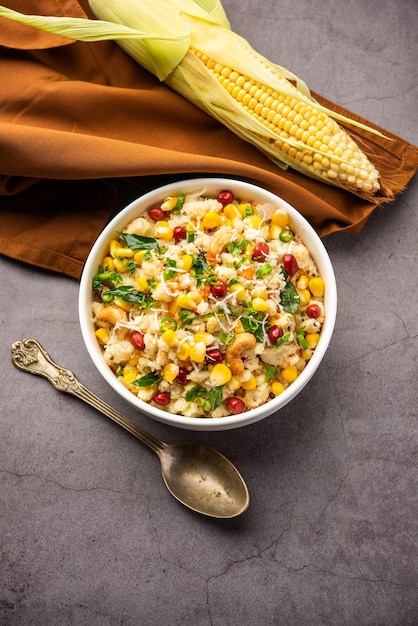 Sweet Corn Upma makai rava uppittu gemaakt met of zonder griesmeel gezond Indiaas ontbijt