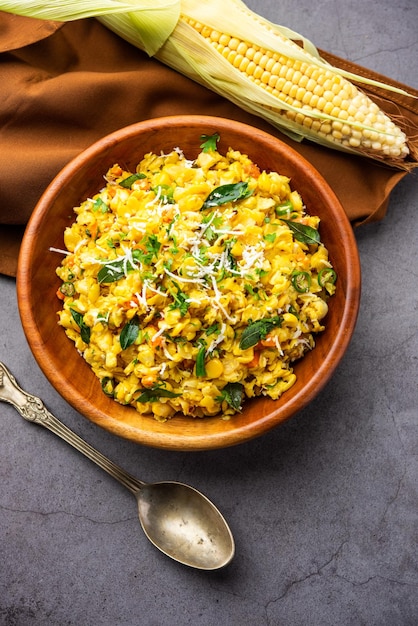 Sweet Corn Upma makai rava uppittu gemaakt met of zonder griesmeel gezond Indiaas ontbijt