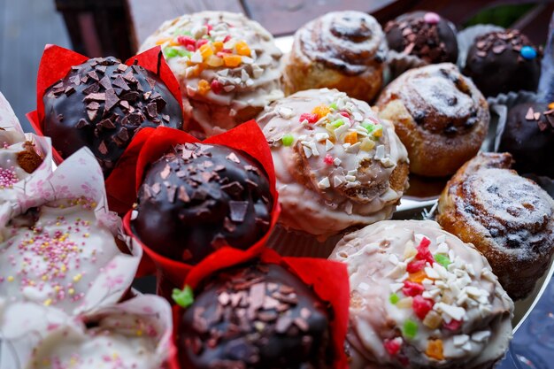 Dolci cupcakes e torte per la festa dei bambini. confetteria.