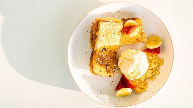 Photo sweet dessert french toast and ice cream