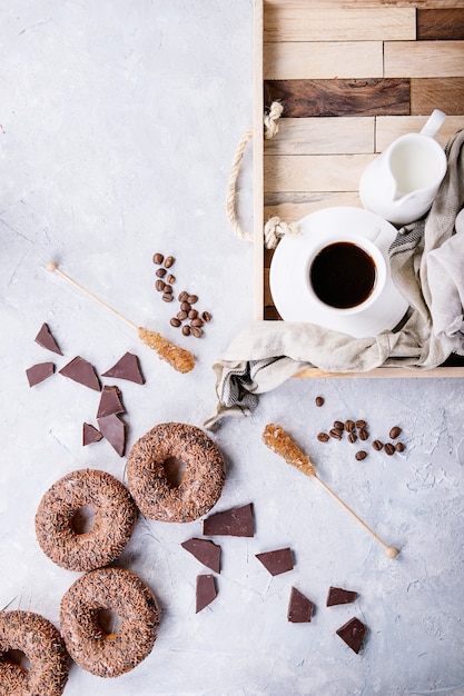 커피와 달콤한 도넛