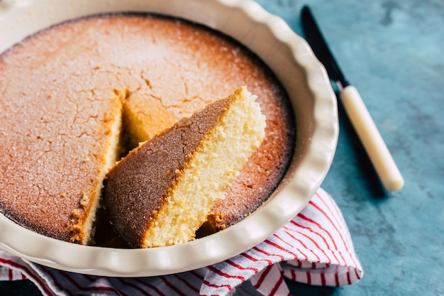 Foto torta di semola dolce fatta in casa mannik