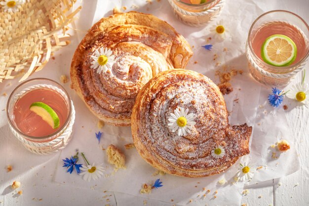 Foto dolce e casalingo torta di lievito semplice dessert in polonia