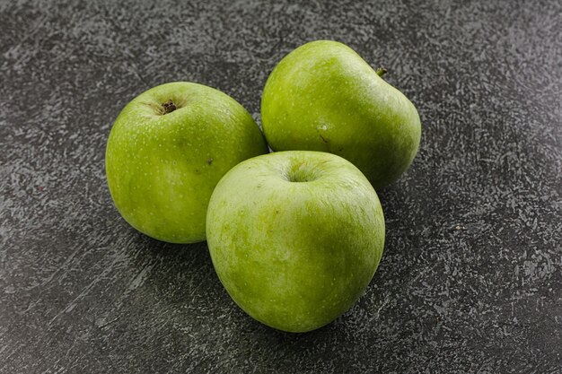 Photo sweet and juicy green apple