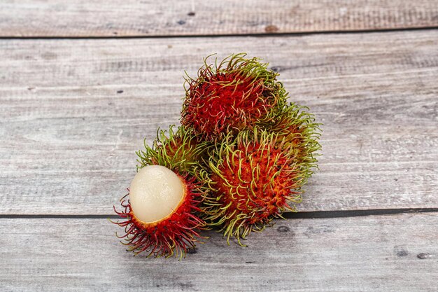 Photo sweet juicy tropical fruit rambutan