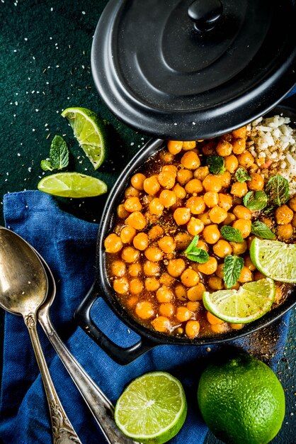 Foto curry di patate dolci e ceci