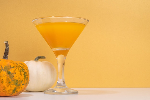 Photo sweet pumpkin martini cocktail