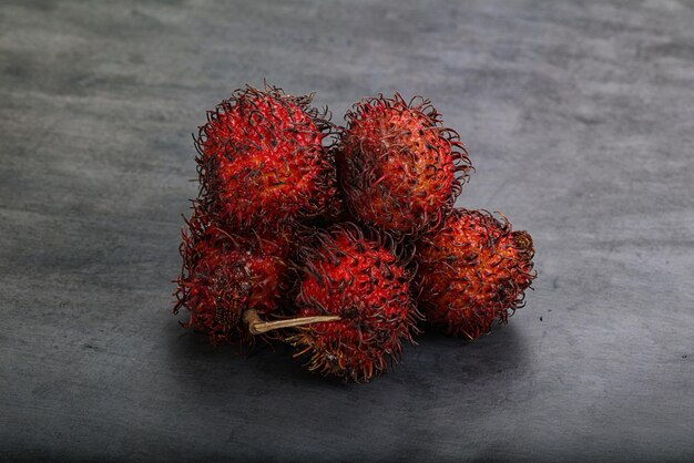 Photo sweet ripe juicy hairy rambutan