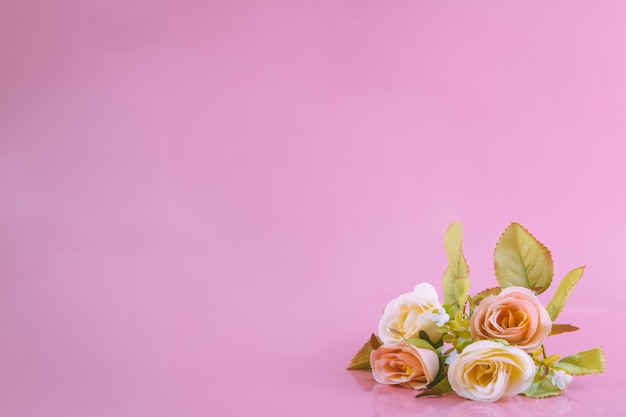 甘いバラとピンクの背景、バレンタインコンセプト