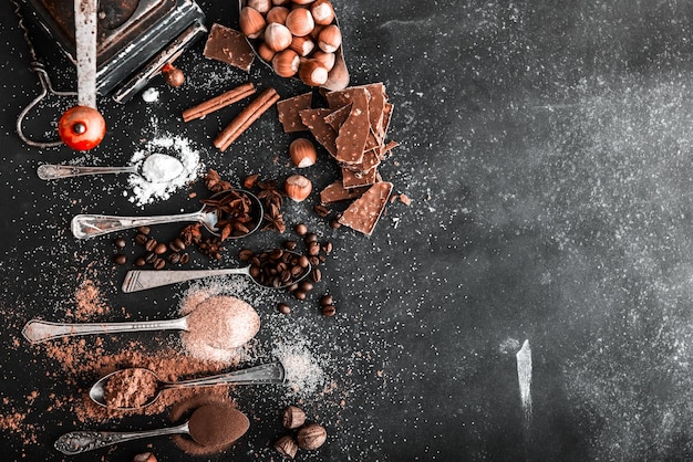 Сладкие специи и шоколад на столе