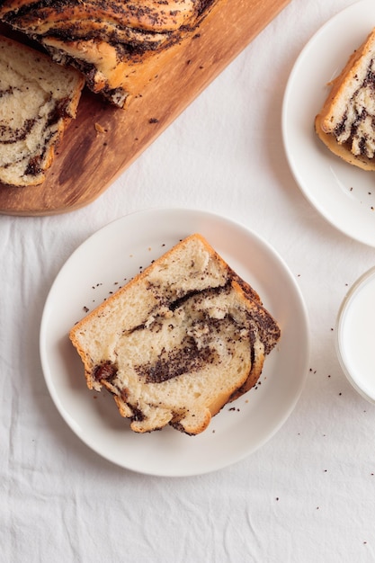 Sweet swirl zelfgebakken brood met maanzaad