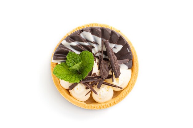 Sweet tartlets with chocolate and cheese cream