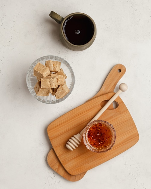 Sweet tea and coffee. Cookies, pretzels, crackers, bagels. Sweet joys for tea