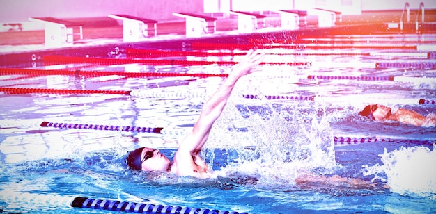 Photo swimmers swimming in the pool