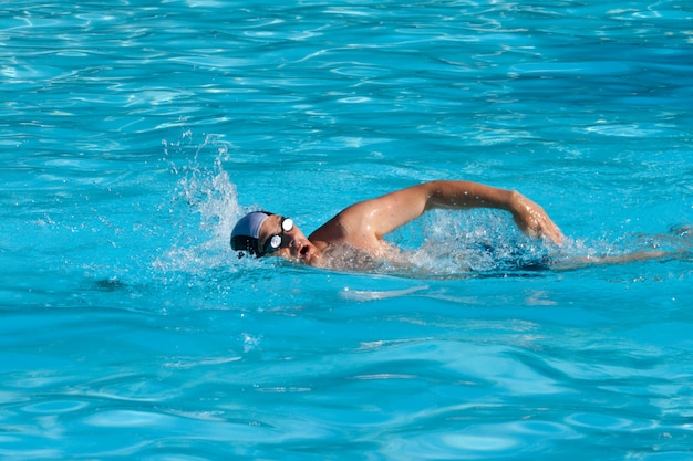 Photo swimming man