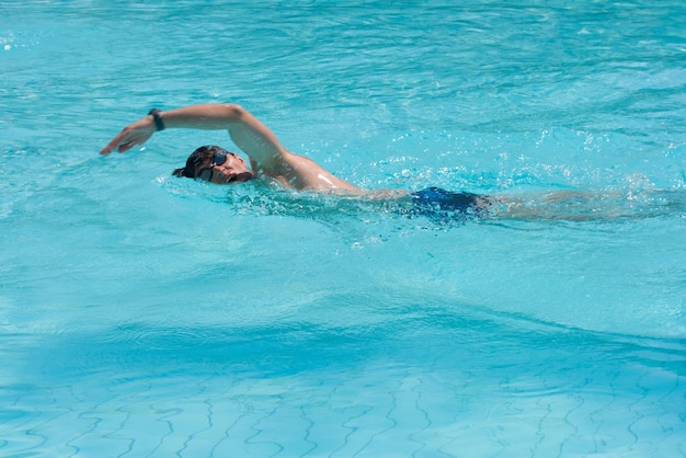 写真 水泳男