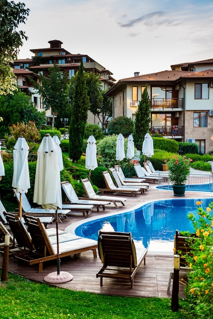 Piscina sul mare, mattina al mare