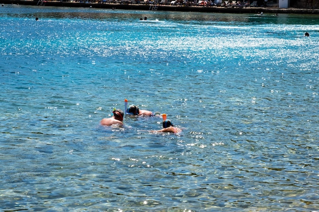 シュノーケルで海水浴