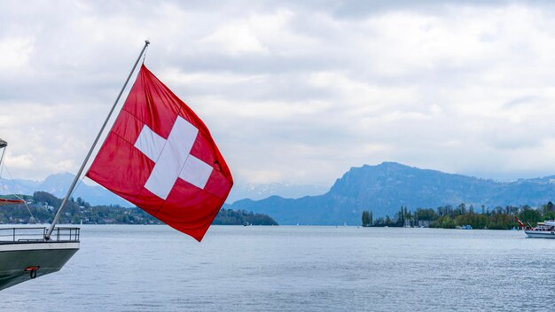 Photo swiss flag on a ships mast