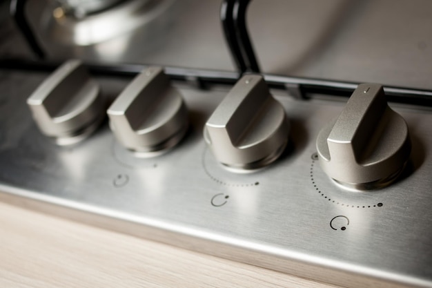 Фото Включить электрическую плиту крупным планом closeup of knobs switch of gas stove