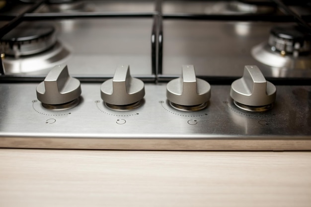 Фото Включить электрическую плиту крупным планом closeup of knobs switch of gas stove