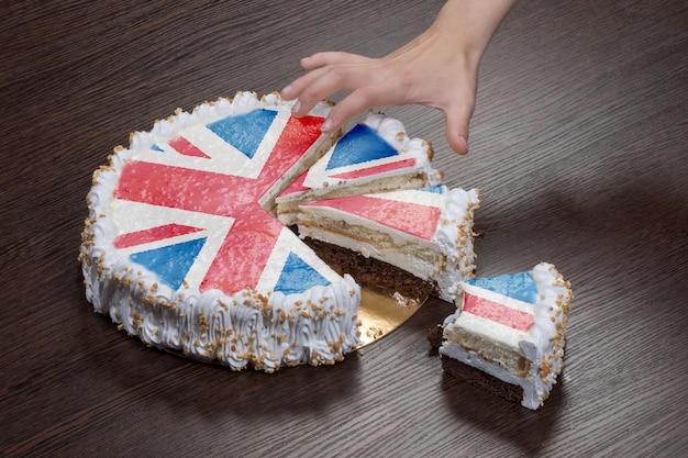 전쟁과 분리주의의 상징 영국 국기 그림이 있는 케이크