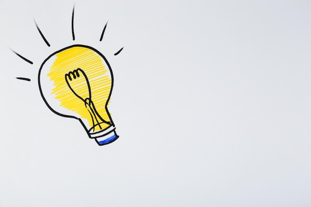 Symboliek van het idee als gloeilamp op een vel papier geïsoleerd op wit