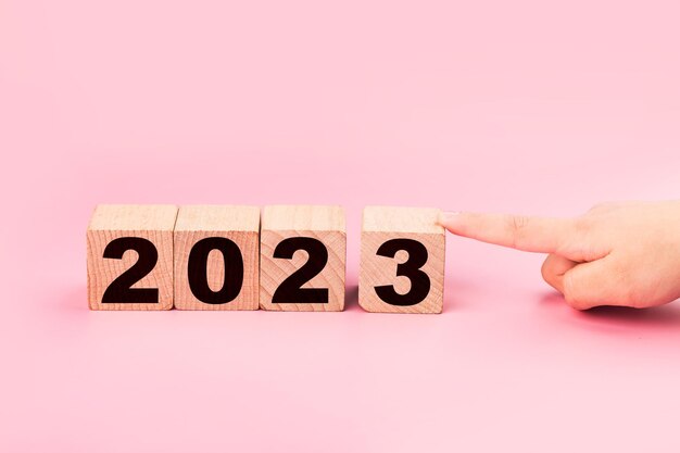 2022年から2023年の新年への変化を象徴しています。2023年の新年のコンセプト。