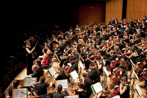Photo symphonic orchestra performing on stage