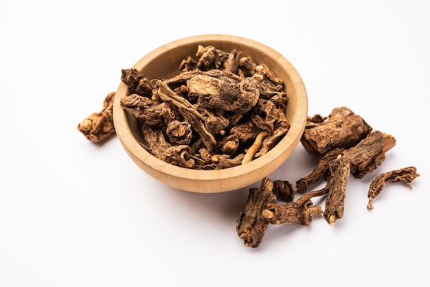 Syplocos racemosa Lodhra is an Ayurvedic herb used in bleeding disorders diarrhea eye disorders