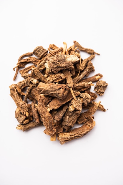 Syplocos racemosa Lodhra is een Ayurvedisch kruid dat wordt gebruikt bij bloedingstoornissen, diarree, oogstoornissen.