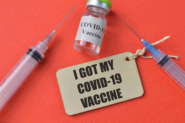 사진 주사기 주사 covid19 백신 및 i got my covid19 vaccine으로 작성된 라벨 태그