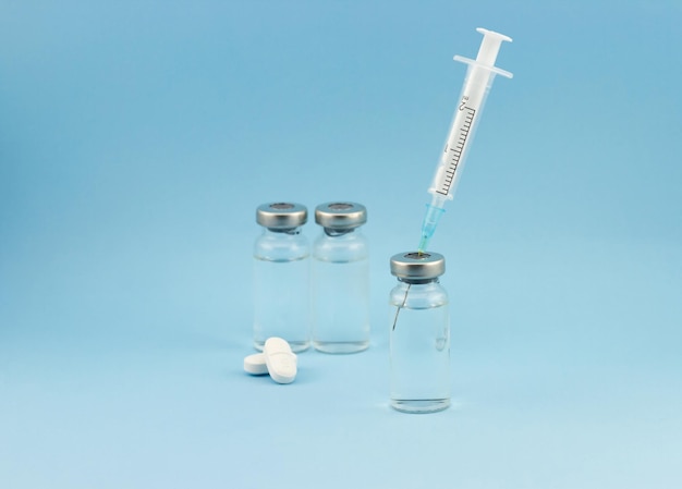 Syringe with glass ampoules
