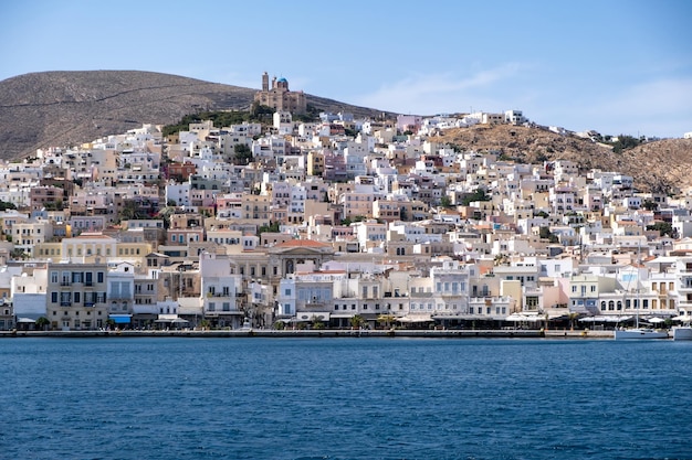 Photo syros island cyclades greece siros or syra town background