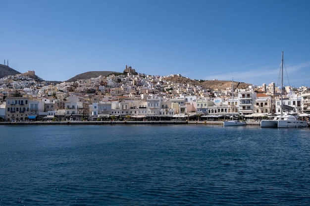 Photo syros island cyclades greece siros or syra town background