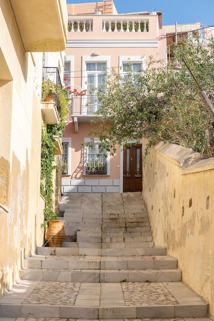 Photo syros island cyclades hermoupolis village building stairs at capital destination greece vertical