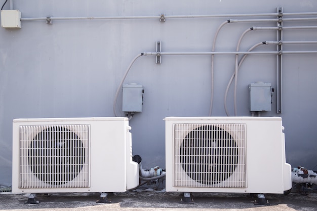 Systeem van centrale conditionering op het dak van het gebouw