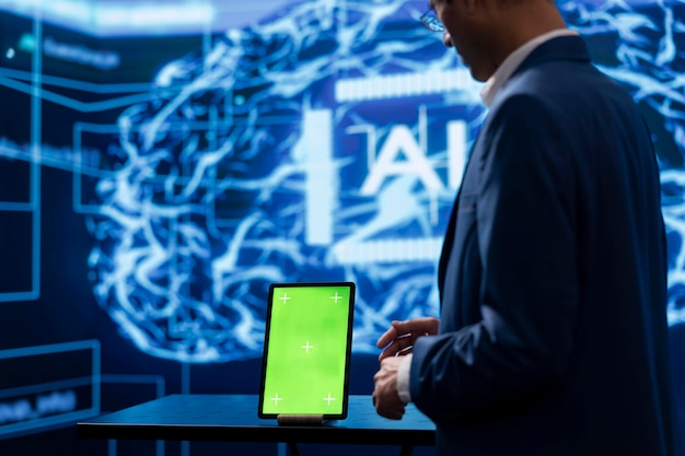 モックアップタブレットを使用してAI分野の進歩を行っているスタートアップのシステム管理者
