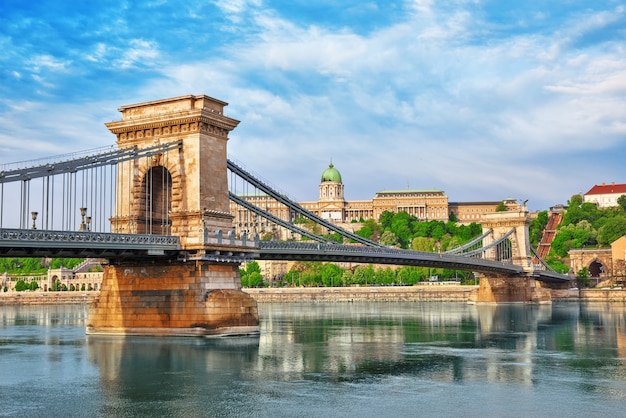 Szechenyi chain bridge-uno dei ponti più belli di budapest, ungheria.