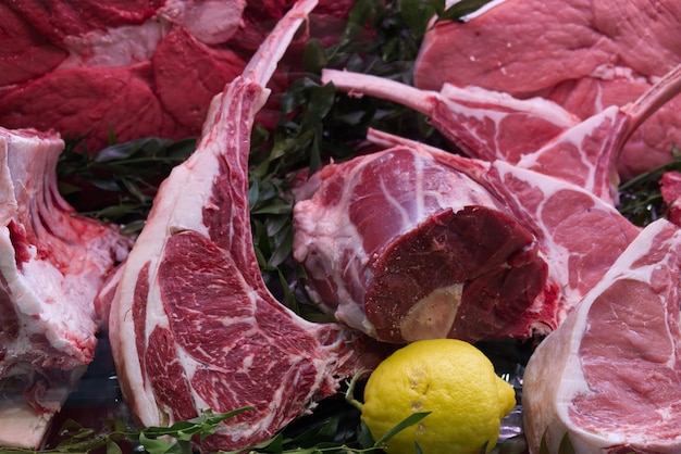 Photo t-bone steak in a in a butcher shop