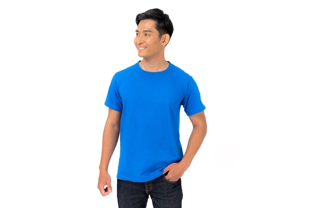 写真 tシャツのデザイン、白い背景で隔離の青いtシャツの若い男