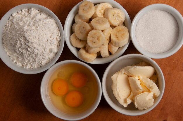 Taart Ingrediënten - Banaan, Eieren, Tarwemeel, Boter, Margarine, Melk