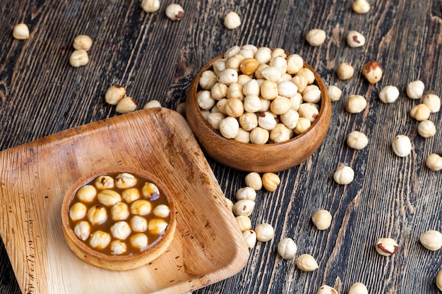 Taartje met gezouten karamel en hazelnoten