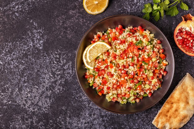 Tabbouleh 샐러드, 전통적인 아랍 요리.