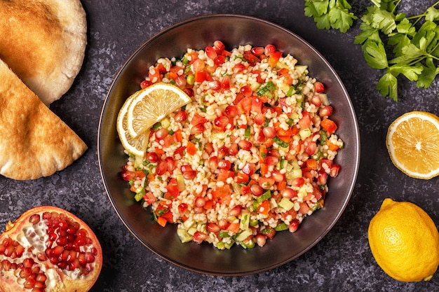 Tabbouleh 샐러드, 전통 중동 또는 아라비아 요리