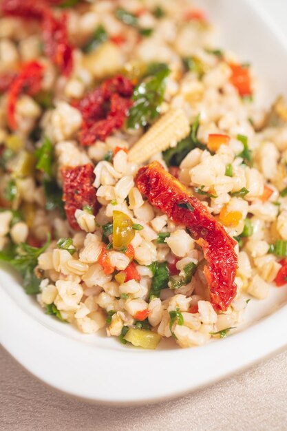 Photo tabbouleh salad traditional middle eastern or arabic cuisine levantine vegetarian