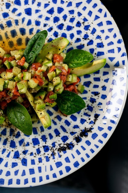 Tabbouleh salade met bulgur met quinoa peterselie en groenten met peterselie munt bulgur